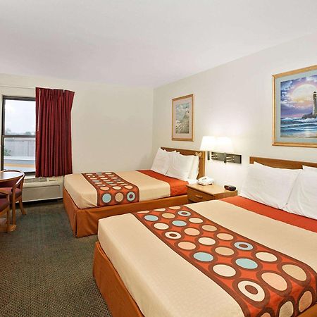 מלון Super 8 By Wyndham Hampshire Il מראה חיצוני תמונה