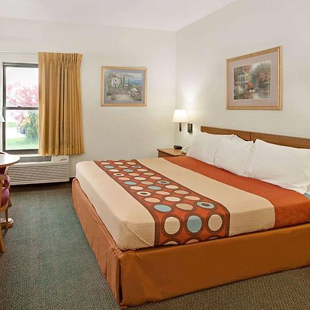 מלון Super 8 By Wyndham Hampshire Il מראה חיצוני תמונה