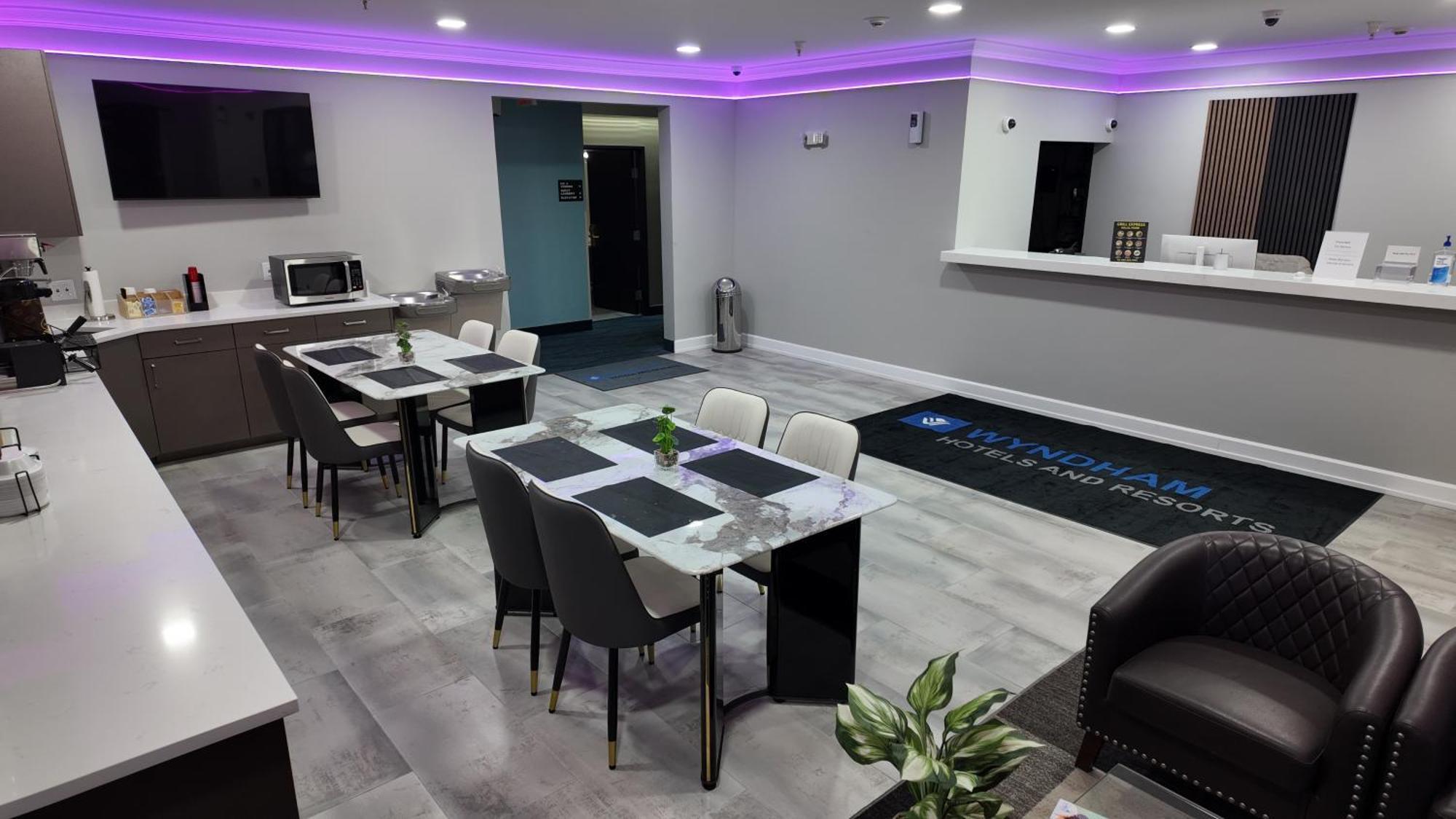 מלון Super 8 By Wyndham Hampshire Il מראה חיצוני תמונה