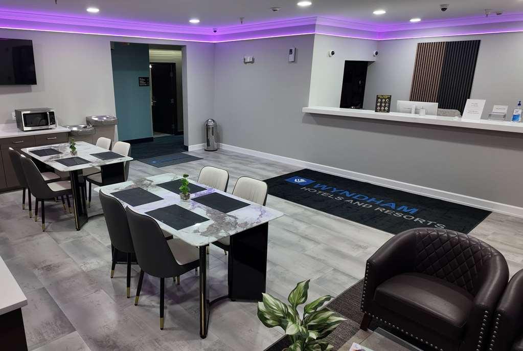 מלון Super 8 By Wyndham Hampshire Il מראה פנימי תמונה